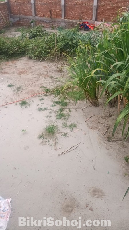 জমি অত্যন্ত সুলভ মূল্যে বিক্রি করা হবে